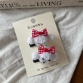 Barrettes à cheveux chiot en peluche blanche avec nœuds à carreaux rouges sur carte - Paire de Pinces Bec de Canard Chien Peluche (2-Petit Chien Pince Bec de Canard)