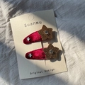 Fermagli per capelli in velluto bordeaux con stelle scintillanti su cartoncino regalo - Rosso