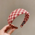 Rode en witte geblokte wollen hoofdband met handgemaakt label en elegant stoffen ontwerp - Schaakbordpatroon
