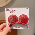 Handgemaakte Chinese haarspeldjes met rood borduurwerk en witte rand van imitatiebont - Ronde Stijl