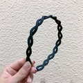 Matte black wavy braided headband with anti-slip inner teeth for hair styling - Black