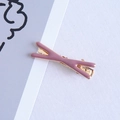 Pinza para el pelo en forma de X con esmalte rosa palo y base de metal dorado - Rosa