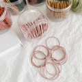 Lot d'élastiques à cheveux colorés avec des bandes de différentes teintes sur tissu - Rose