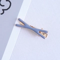 Pinza en X gris púrpura Morandi con base de metal y elegante acabado de esmalte - Azul