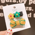 Set di fermagli per capelli con fiocco giallo e fiori per bambini su base bianca - Design a Fiore