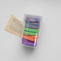 Lot d'élastiques à cheveux rayés colorés haute élasticité dans un bocal de rangement - Rayures Colorées Vives