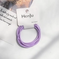 Lila elastische Haarbänder auf Markenkarton mit minimalistischem Hintergrunddekor - 1 Hellviolett