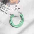 Mintgrüner elastischer Haargummi auf weißer Verpackungskarte für einfaches Styling - 3 Hellgrün