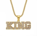 Nahaufnahme des vergoldeten KING-Anhängers mit Zirkonia-Besatz an einer Boxkette - Nur Anhänger (Ohne Kette)