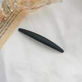 Pince à cheveux noire mate minimaliste avec un design élégant et profilé en résine - Noir