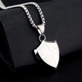 Collar colgante de escudo cruzado retro en acero inoxidable plateado con cadena box - Juego De Collar De Escudo Plateado