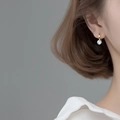 Elegante goldene Creolen mit runden Zirkonia-Anhängern für Damen im Alltag - Runder Einzelstein-Reifen / Gold