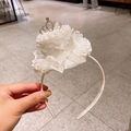 Diadema de pastel de cumpleaños crema con encaje, perlas y mini corona para fiestas - Estilo Corona de Pastel (X1386)
