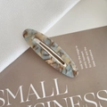 Eleganter ovaler Acetat-Haarclip mit blau-beiger Marmortextur und silbernem Metallclip - Green Brown Marble