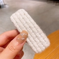 Barrette à cheveux rectangulaire en tricot blanc avec une texture de laine douce - Blanc Carré