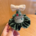 Fermaglio natalizio con cappello a quadretti verdi, fiocco di velluto e scritte argentate - Fermaglio per capelli / Molletta Cappello di Natale Verde
