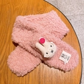 Rosa Plüschschal für Kinder mit süßem Hasen-Detail auf einer Holzoberfläche - Rosa Schal