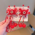 Mollette farfalla rosse per bambine con ricamo, perle e morbide nappe a pompon - Perla Rossa Farfalla Ricamata