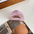 Elegante pinza per capelli in acetato marmorizzato lavanda con design traforato e molla - Stile Semitondo / Viola Chiaro