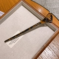 Pasador de pelo artesanal de resina de carey con perla blanca y forma de abanico - Tortoiseshell Pattern
