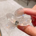 Pinza para el pelo de buganvilla iridiscente con cristal gris y perla fina - Pequeño / Blanco Sirena
