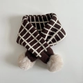 Sciarpa in maglia per bambini a quadri marroni con morbidi pompon beige - Quadri Caffè
