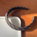 Cerchietto largo in maglia retrò a righe in tessuto intrecciato blu scuro e caramello - Giallo Blu Misto