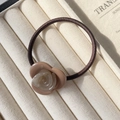 Élastique à cheveux élégant avec rose en acétate marron crème et cordon café foncé - Marron
