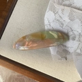 Fermaglio per capelli in acetato effetto marmo pastello con etichetta dorata ovale - Arancione Verde