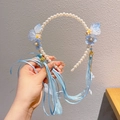 Feeënstijl haarband met witte parels blauwe harsbloemen en lange zijden kwastjes - Opkomende Wind (17)