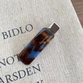 Französische Haarspange aus Acetat mit Schildpatt-Blau-Marmormuster und Goldlogo - Blau Braun (3)