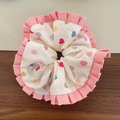 Scrunchie bianco con motivi a cuori colorati e bordo decorativo in pizzo plissettato rosa - Elastico per capelli rosa