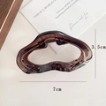 Pince à cheveux marron foncé translucide avec design ondulé irrégulier 7 cm - 6-brun Foncé