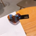 Eleganter Azetat-Haarclip in Herzform mit blau-braunem Schildpattmuster und Gravur - 2-Blau Braun