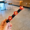 Schattige haarclip met drie rood-gele harsbloemen op een zwarte basisclip - Klein Rood Bloemetje