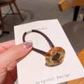 Dunkelviolettes elastisches Haargummi mit rundem Anhänger aus Marmor-Acetat-Harz - Regenbogen