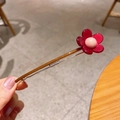 Fermaglio per capelli con petali bordeaux semitrasparenti e perla centrale rosa - Grande fiore bordeaux stelo scuro