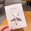 Fermaglio per capelli a stella marina bianca con trama realistica su carta regalo - Clip Stella Marina a Tinta Unita / Bianco