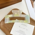 Grande pince à cheveux carrée en acétate marbré crème, jaune et vert pastel - Vert Multicolore