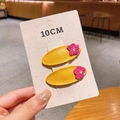Lot de deux barrettes en cuir PU jaune avec fleurs roses au crochet pour fille - Jaune