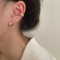 Conjunto de ear cuff y pendientes de oro pulido con un diseño moderno y minimalista - Clip de oreja en forma de C (Cobre chapado en oro)