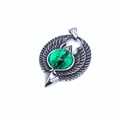 Dettaglio macro del ciondolo ali d'aquila retrò con pietra occhio di drago verde - Solo Ciondolo (Senza Catena) / Verde