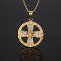 Goldenes Medaillon mit Jesuskopf und Kreuz an einer Box-Kette mit griechischem Muster - Nur Anhänger Gold