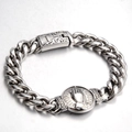 Herren Armband aus Titanstahl mit betenden Händen Relief und griechischem Mäander Muster - Betende Hände Armband