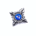 Detalle de un colgante vajra vintage de acero con un motivo de ojo azul en el centro - Solo Colgante (Sin Cadena) / Estilo de Ojo Azul