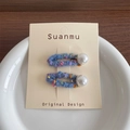 Blue knitted wool hair clip set with white pearls for girls on a display card - Blue