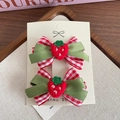 Set de pinces à cheveux fraises à carreaux rouges pour filles sur carte de présentation - Barrette Fraise