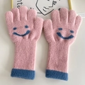 Roze gebreide kinderhandschoenen met blauw lachgezichtje en geribde manchetten - Roze
