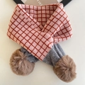 Bufanda de punto a cuadros rosa y naranja para niños con pompones marrones - Rosa a Cuadros
