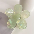 Hellgrüne Blumen-Haarklammer aus Acryl mit schimmerndem Perlmutt-Effekt für Damen - Grün